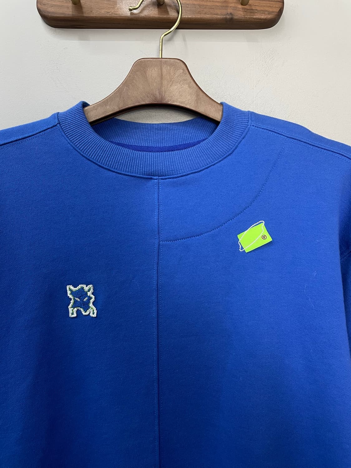 아더에러 블루 패치 맨투맨 H1971 상품이미지3