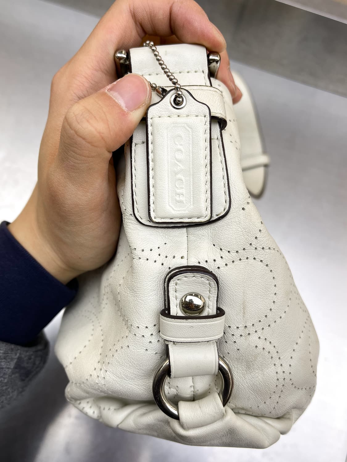 코치 CC 펀칭 숄더백  상품이미지6