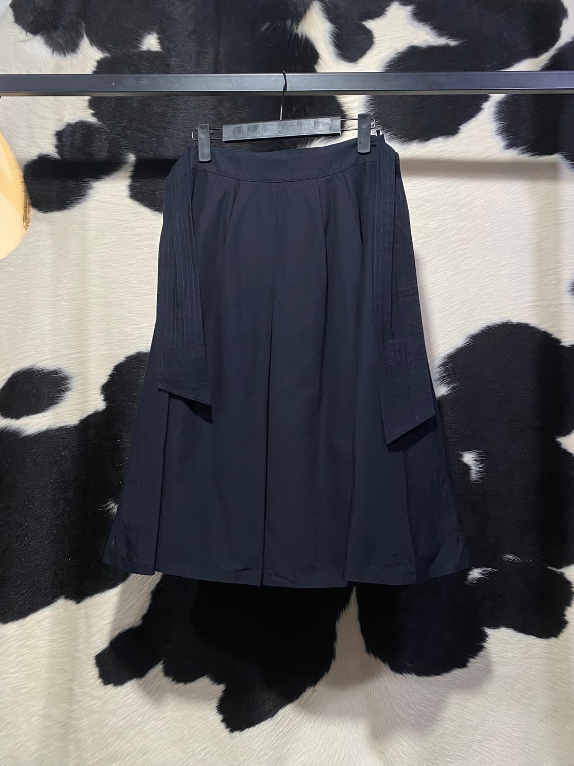 Christan Dior 쓰리버튼 타이디테일 플리츠 미디스커트 상품이미지5