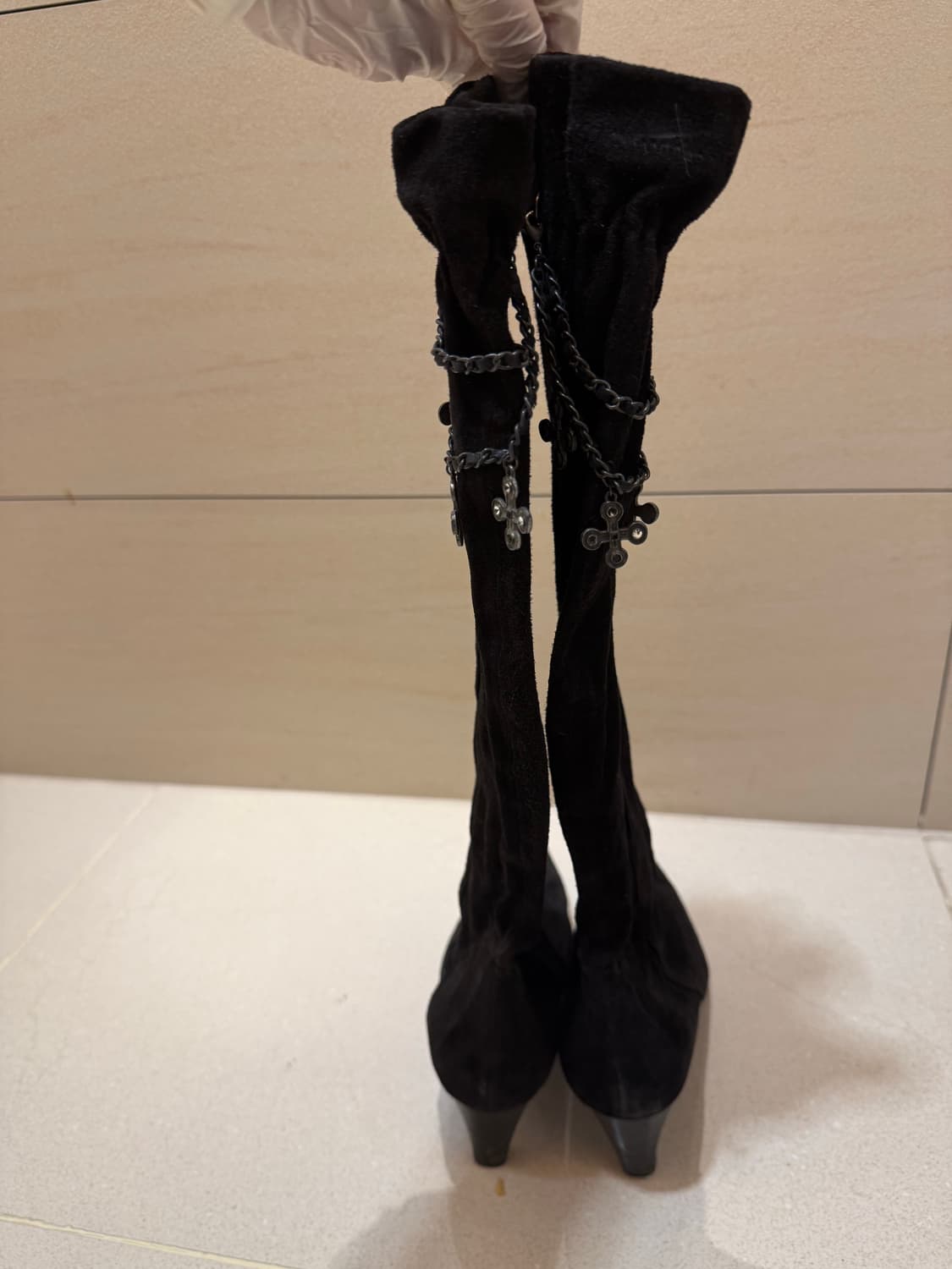 마인 블랙 스웨이드 체인 장식 롱부츠 240 한섬 구두 여성신발 힐 상품이미지1