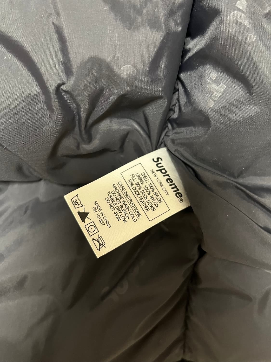 슈프림 18 F/W 고어텍스 700 다운 파카 블랙 상품이미지5