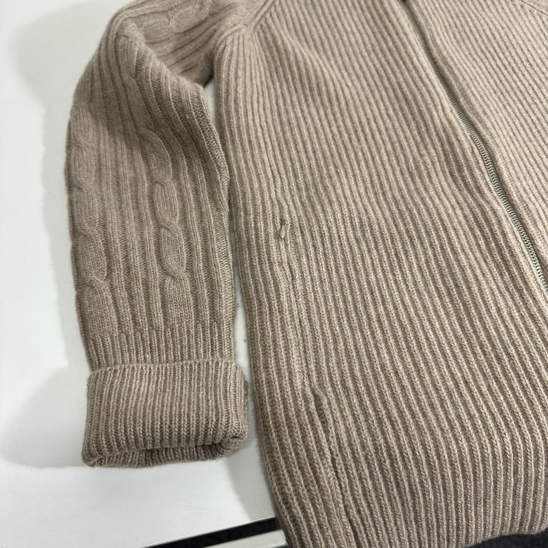 우먼S 쏘울 베이지 폴라카라 모100 니트집업 상품이미지2