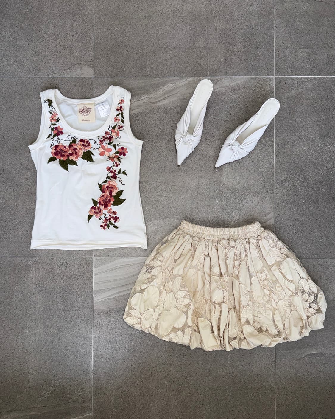 Oriental flower embroidered sleeveless  상품이미지1