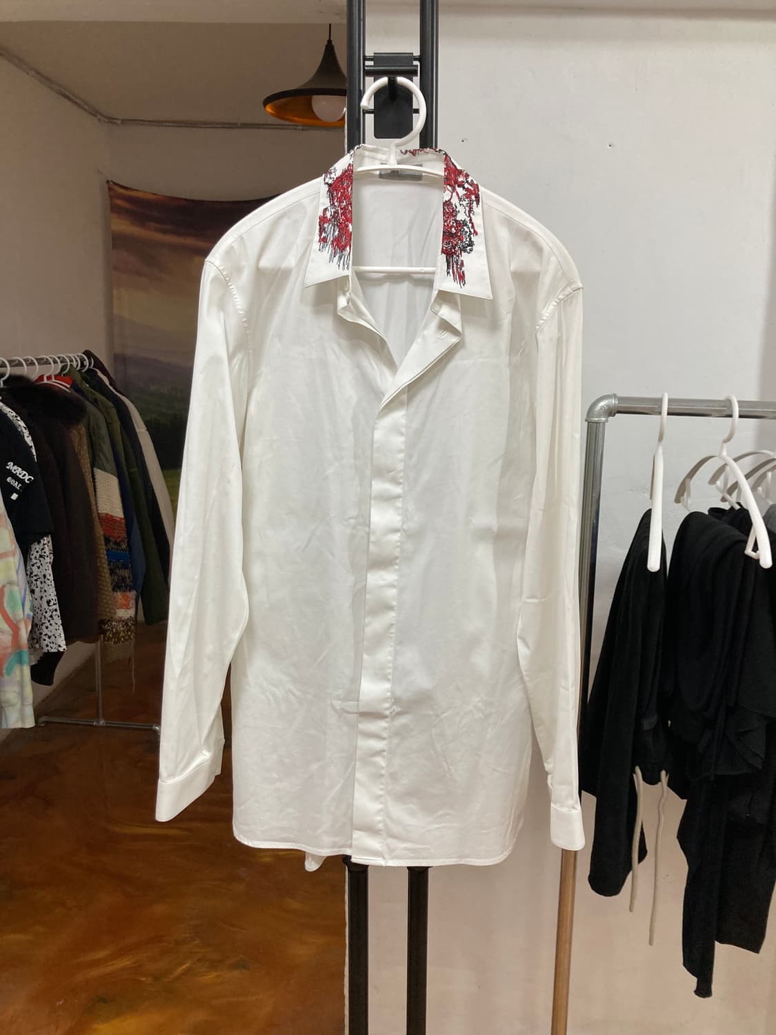 크리스찬 디올(Christian Dior) 카라 자수 롱슬리브 셔츠 상품이미지1