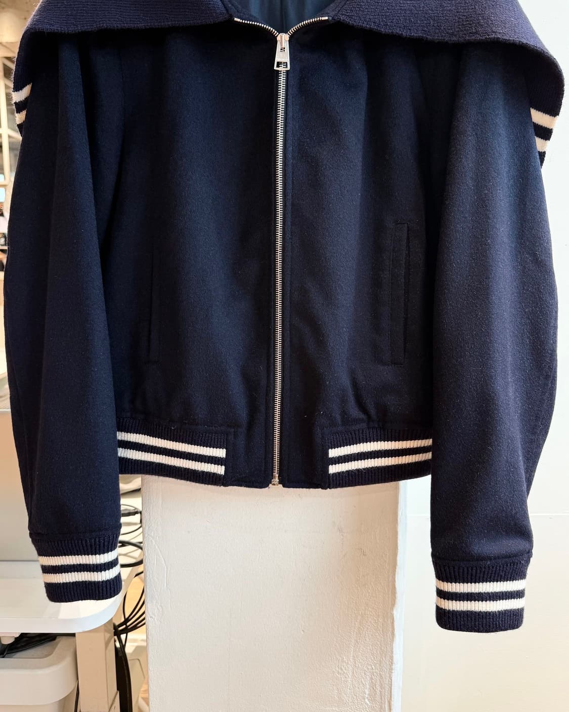 jw앤더슨 네이비 케이프 니트 집업  상품이미지6