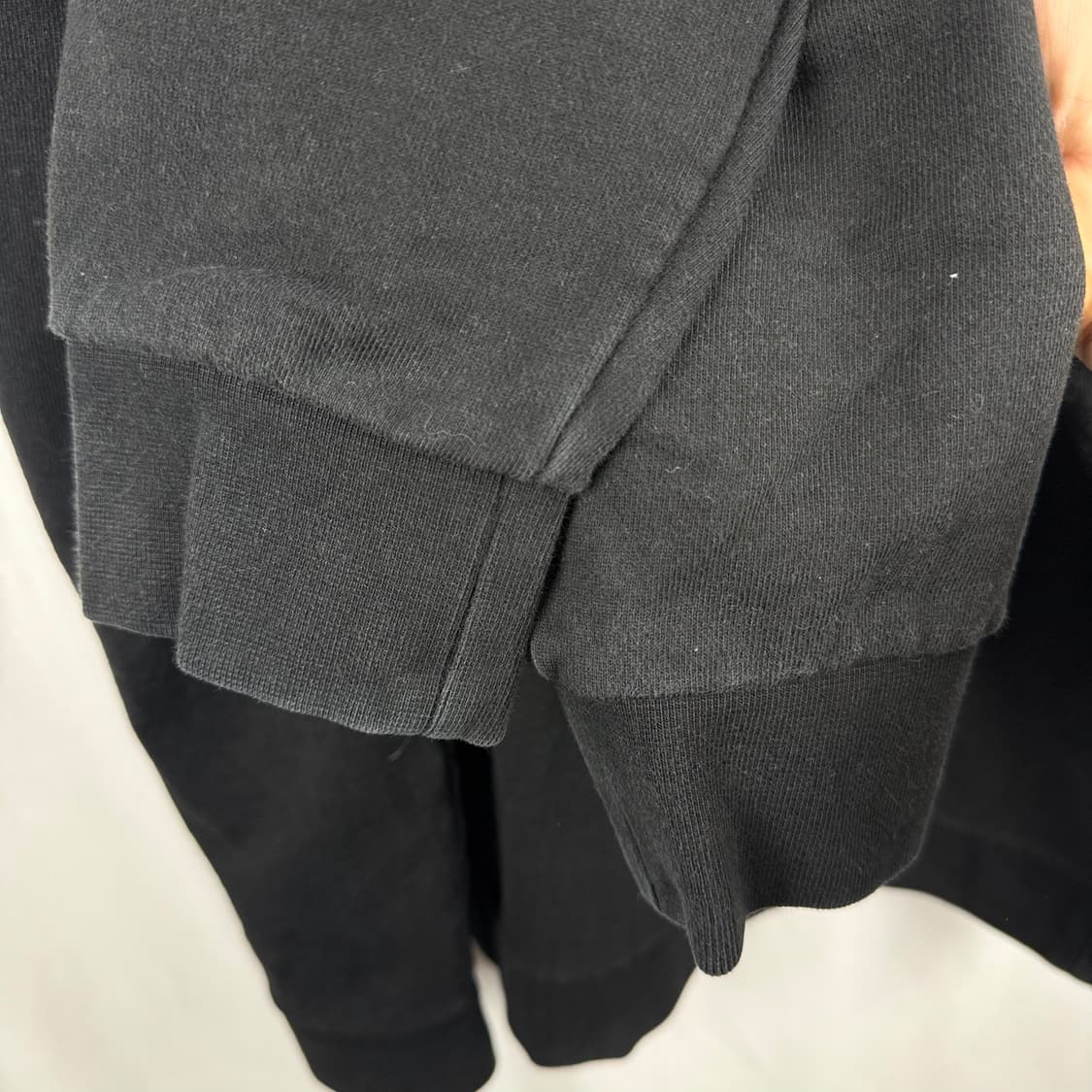 (110) 솔리드옴므 LOVE 백로고헤비웨이트 맨투맨 블랙 상품이미지4