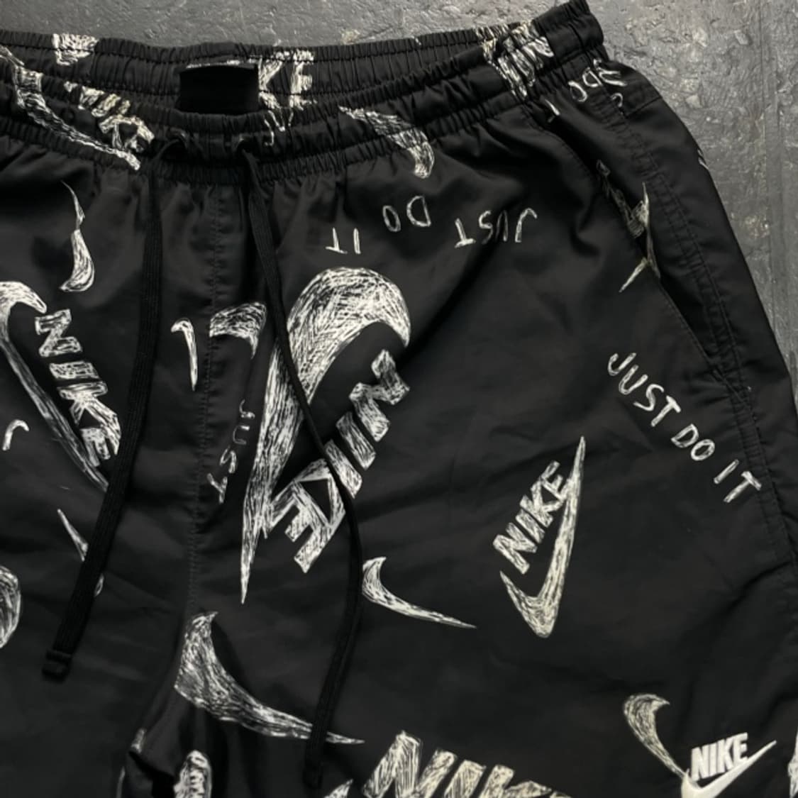 105 나이키 멀티로고 반바지 상품이미지2