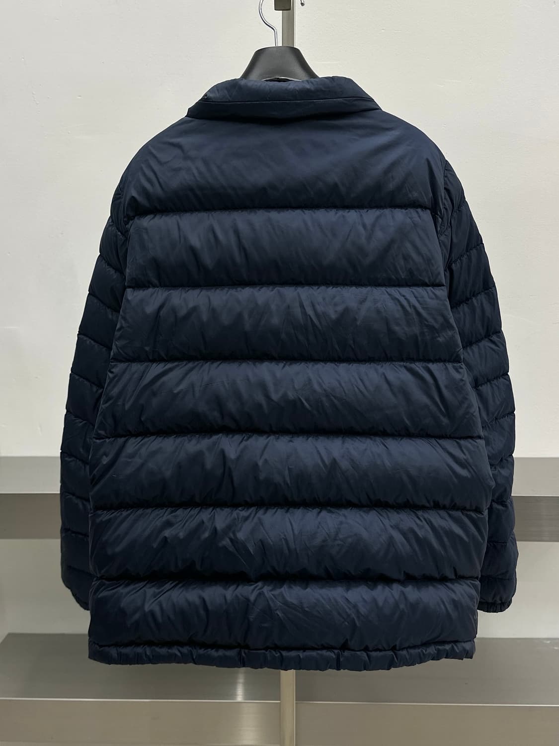 버버리 크레센트로고 네이비 경량 패딩  상품이미지4