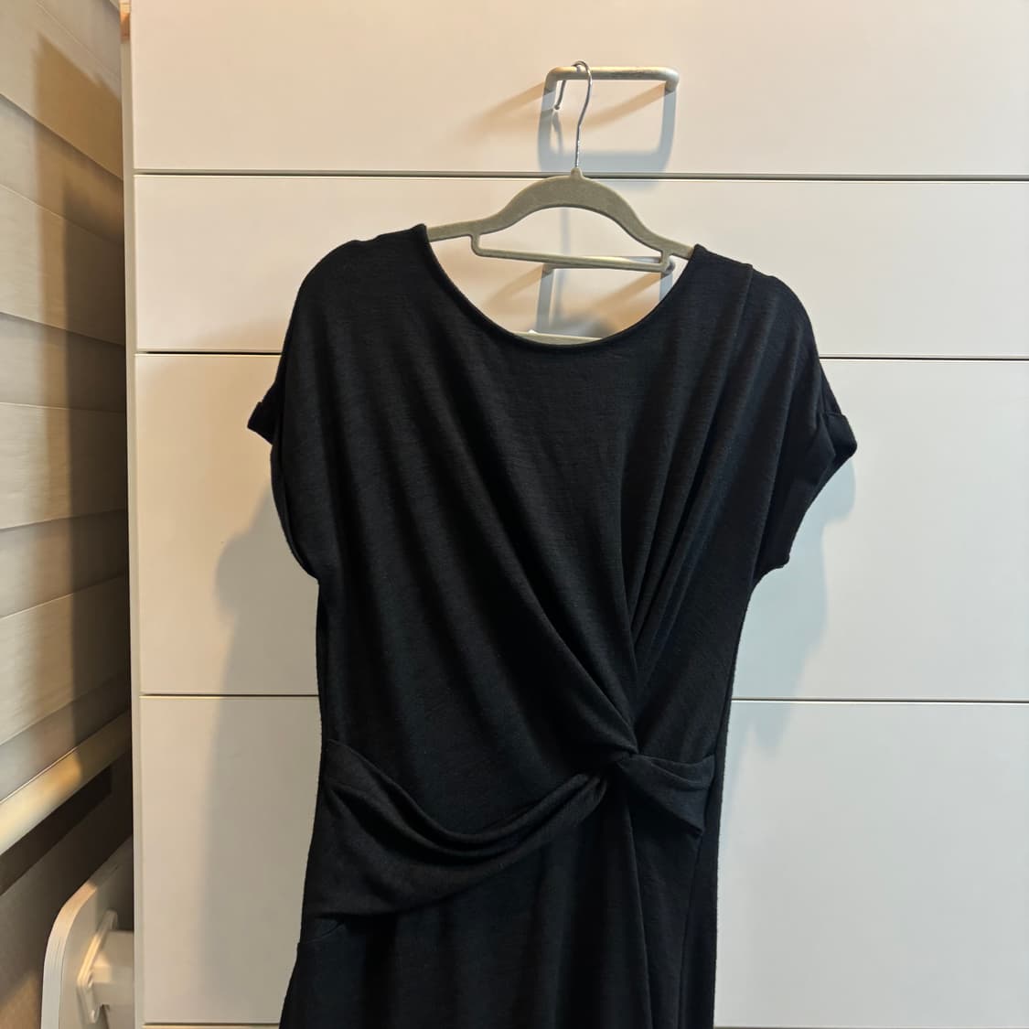 GAP 블랙 비스코스 꼬임 랩 원피스 상품이미지8