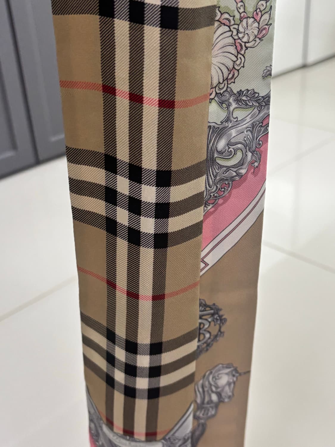 정품 버버리 실크 스카프 /리버시블(풀박) 상품이미지1