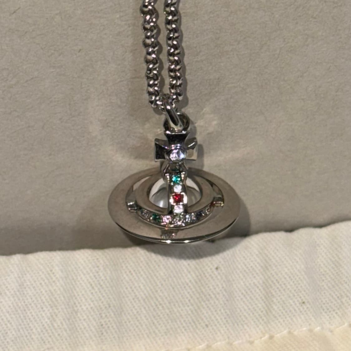 비비안 웨스트우드 투명 ORB 목걸이 상품이미지2