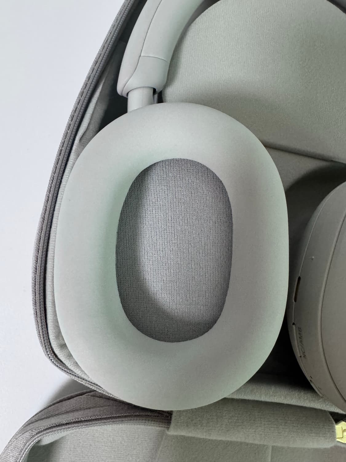  소니 헤드셋 wh-1000xm5 실버 상품이미지3