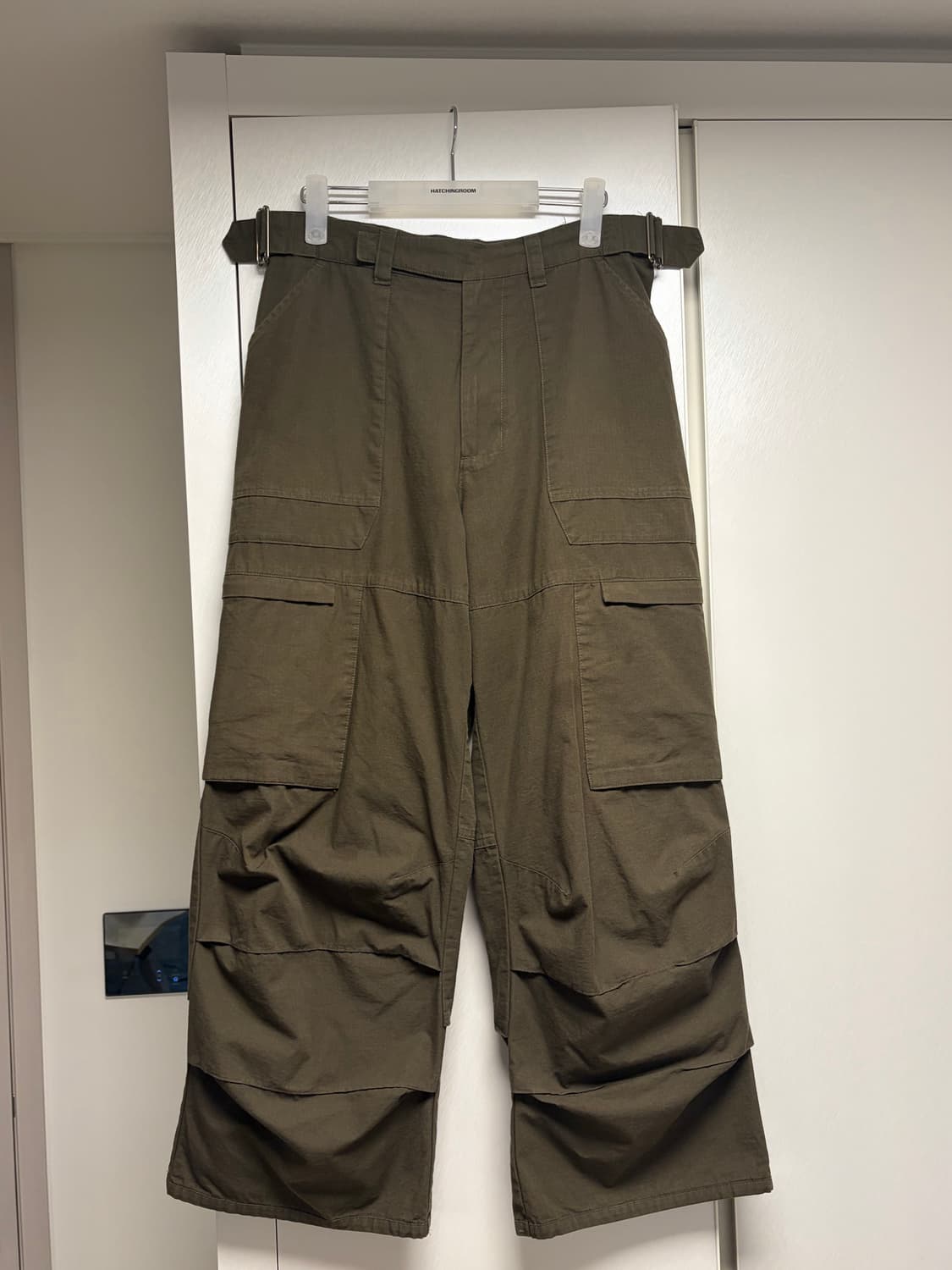 해칭룸 퍼티그 오버팬츠 다크 카키 3사이즈 판매합니다. 상품이미지5