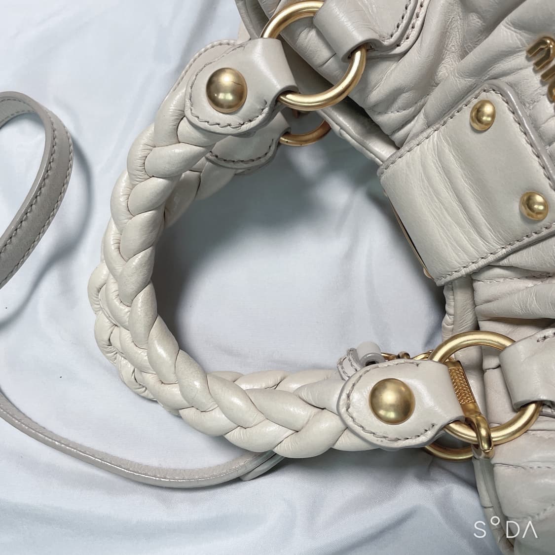 미우미우 아이보리 숄더백 상품이미지3