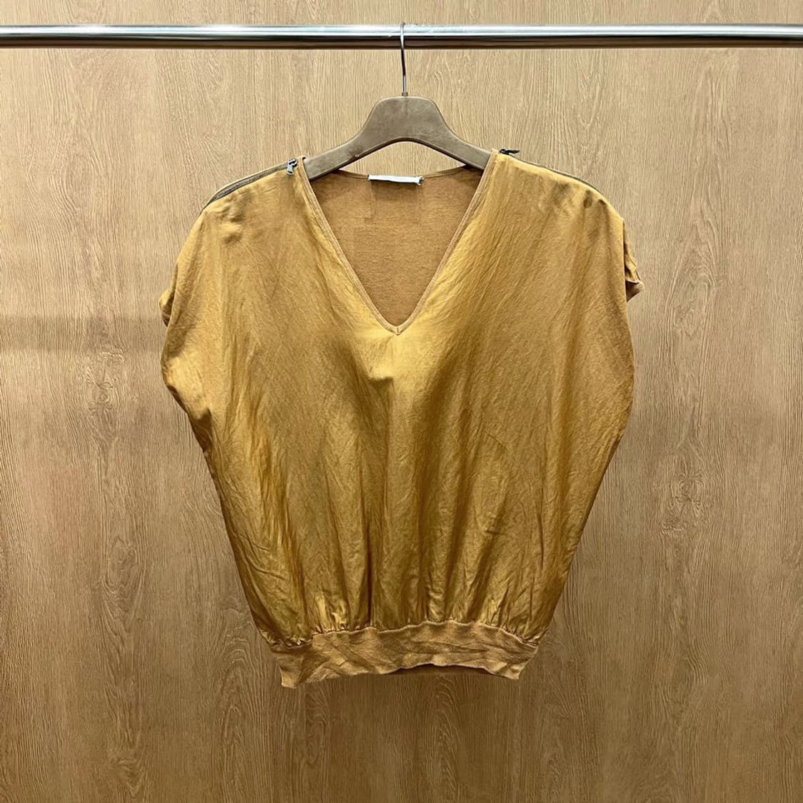 막스마라 블라우스 브이넥 지퍼 숄더 리브드 헴 디테일 가오리핏 브라운 상품이미지2