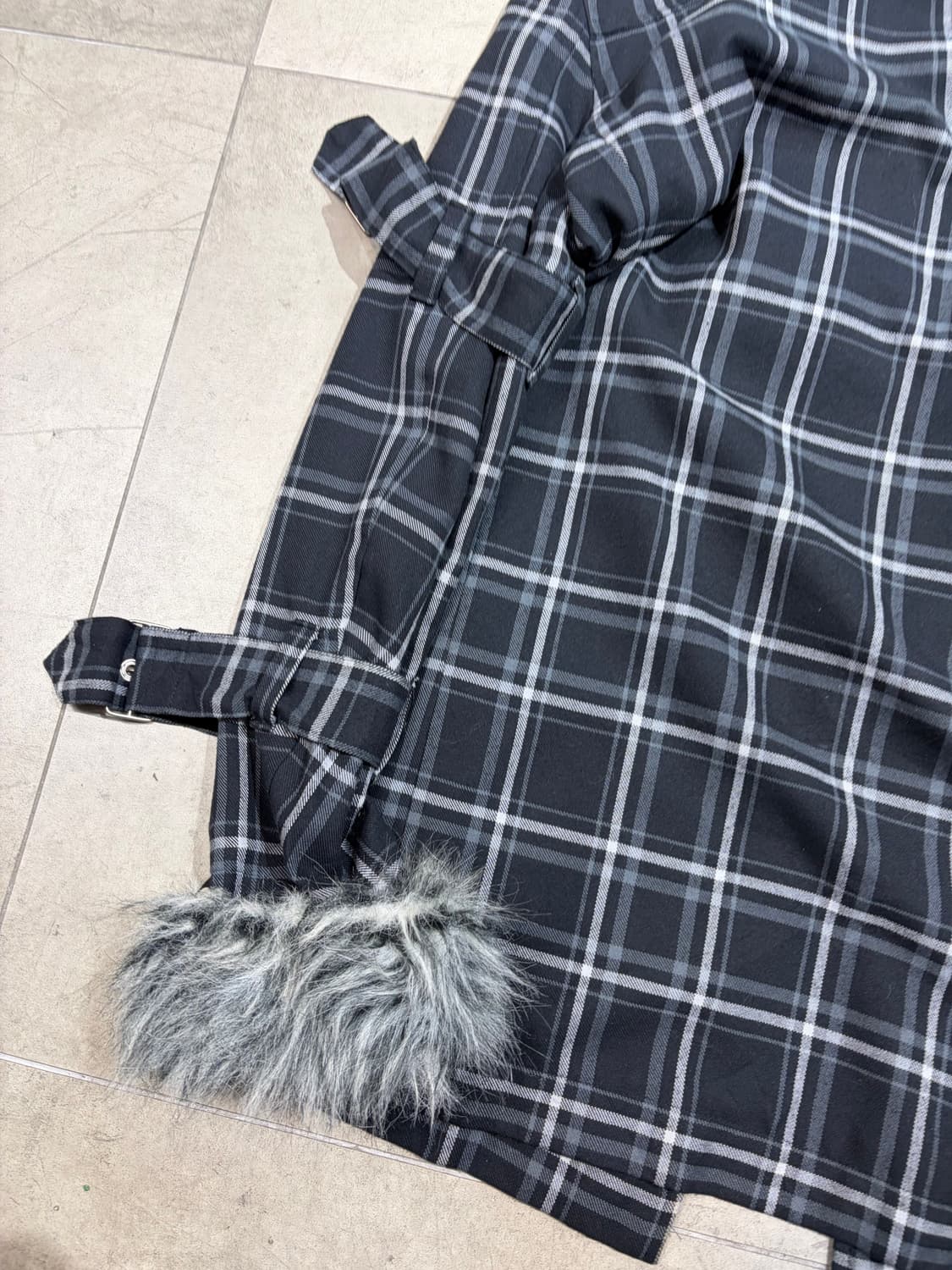 Devlin bass 락펑크 체크 버클 퍼 코트 상품이미지9