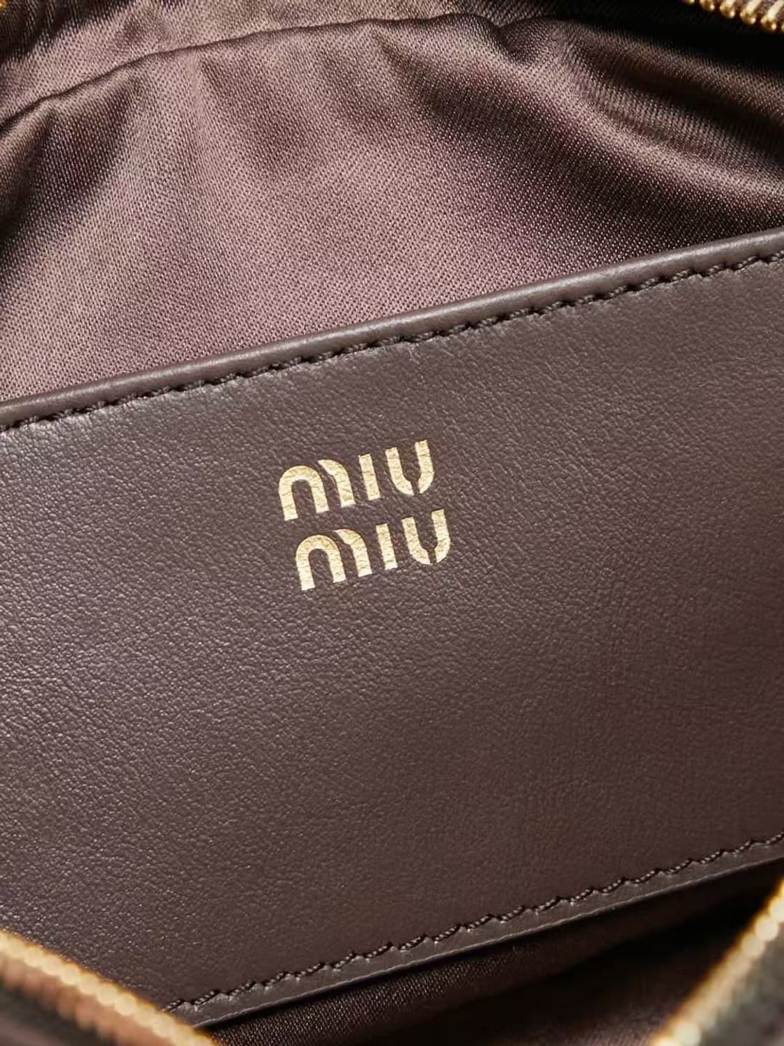 미우 미우 레더 파우치 브라운 상품이미지4