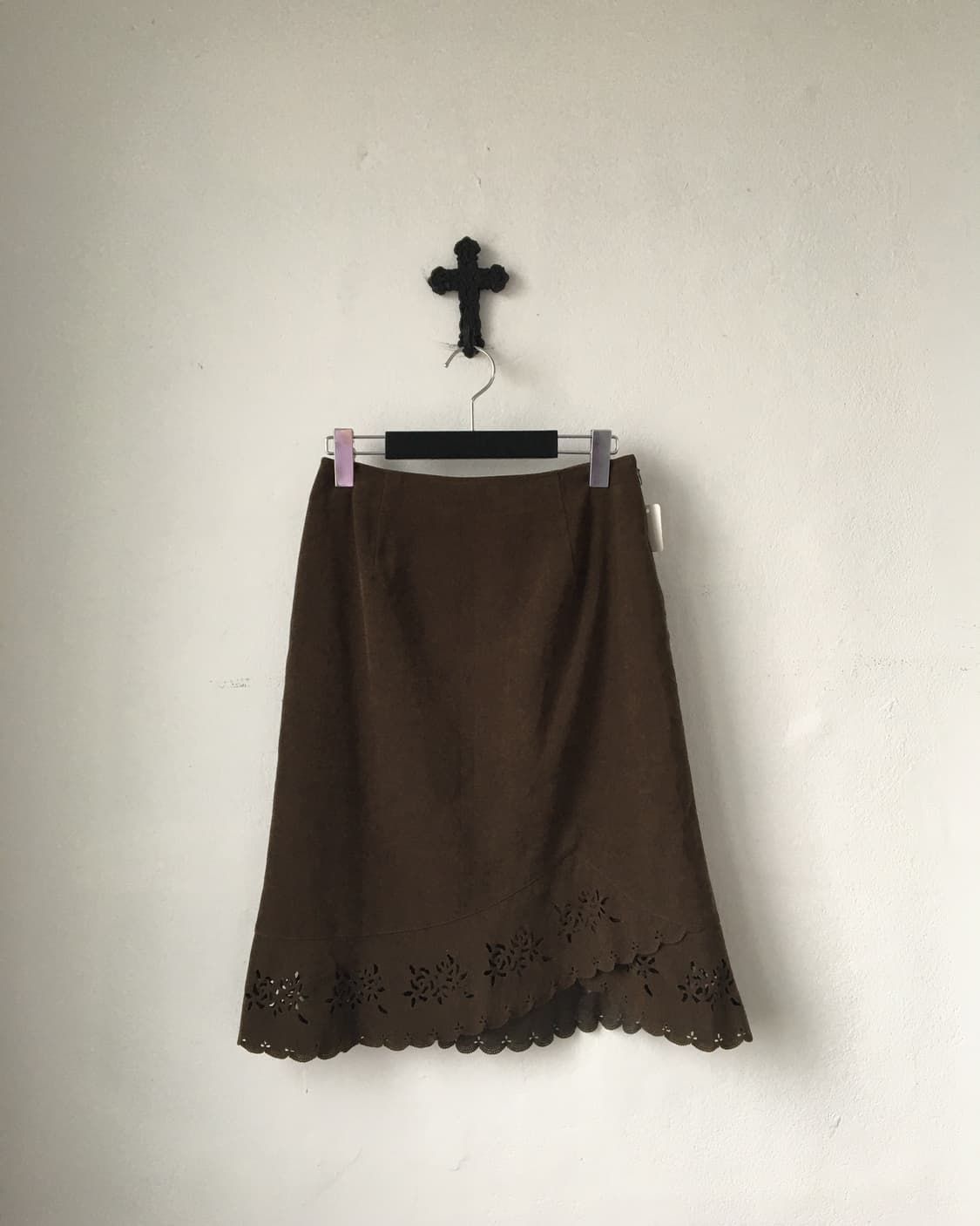 Punching point fake suede midi skirt 상품이미지1
