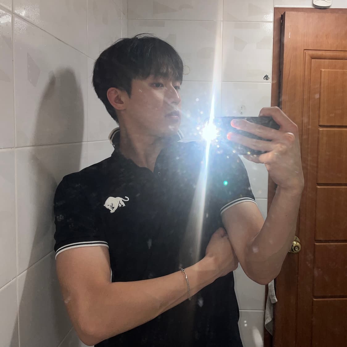 프라다 화이트 팬서 자수 폴로티 상품이미지1