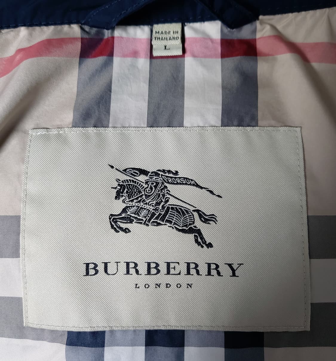 버버리 런던 네이비 블루종 패커블 자켓 (L)

 상품이미지8