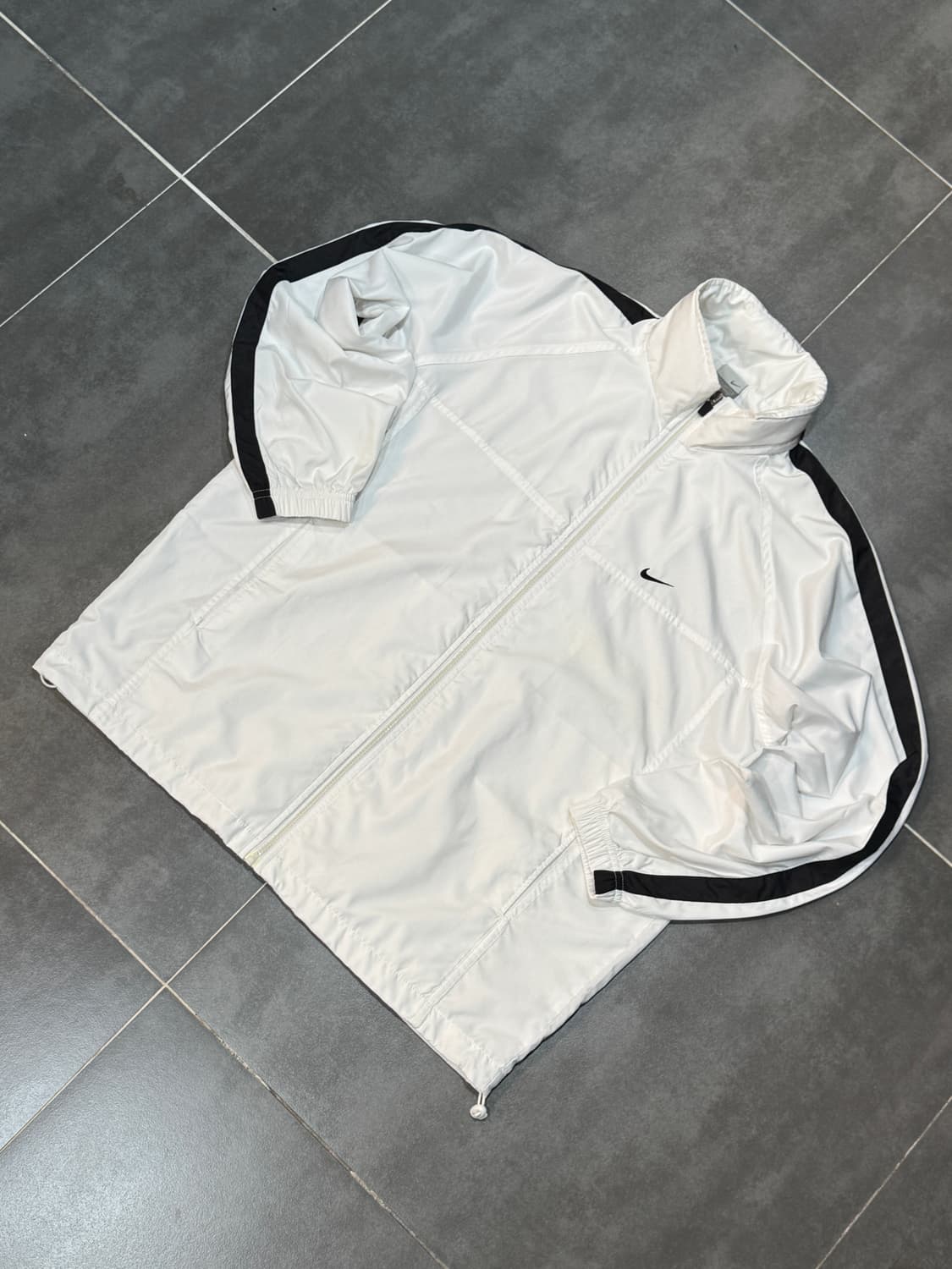 NIKE 바람막이 화이트 상품이미지1