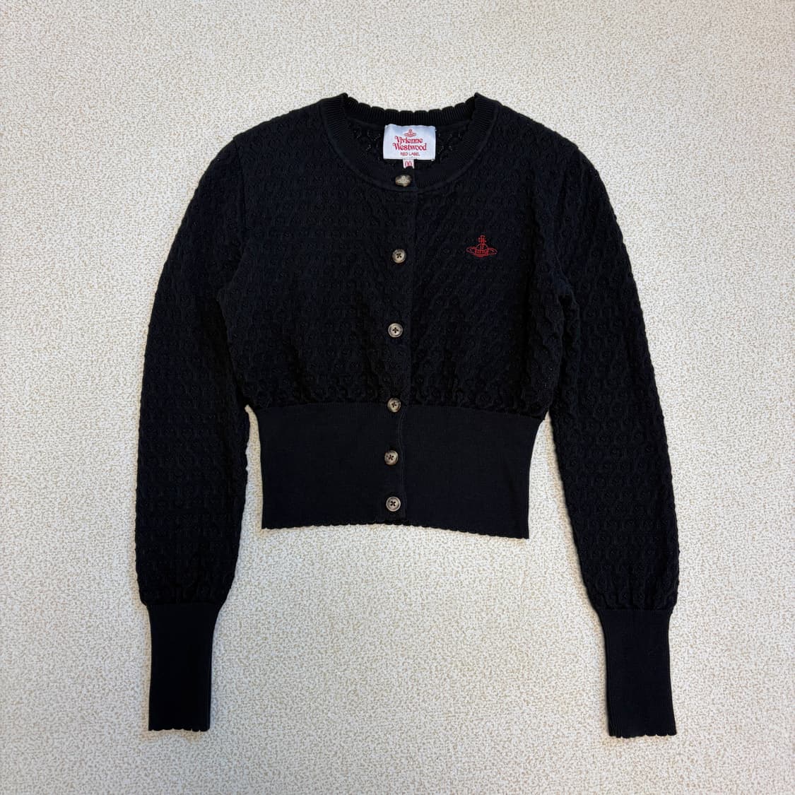 비비안웨스트우드 레드라벨 하트 패턴 크롭 가디건-블랙 상품이미지1