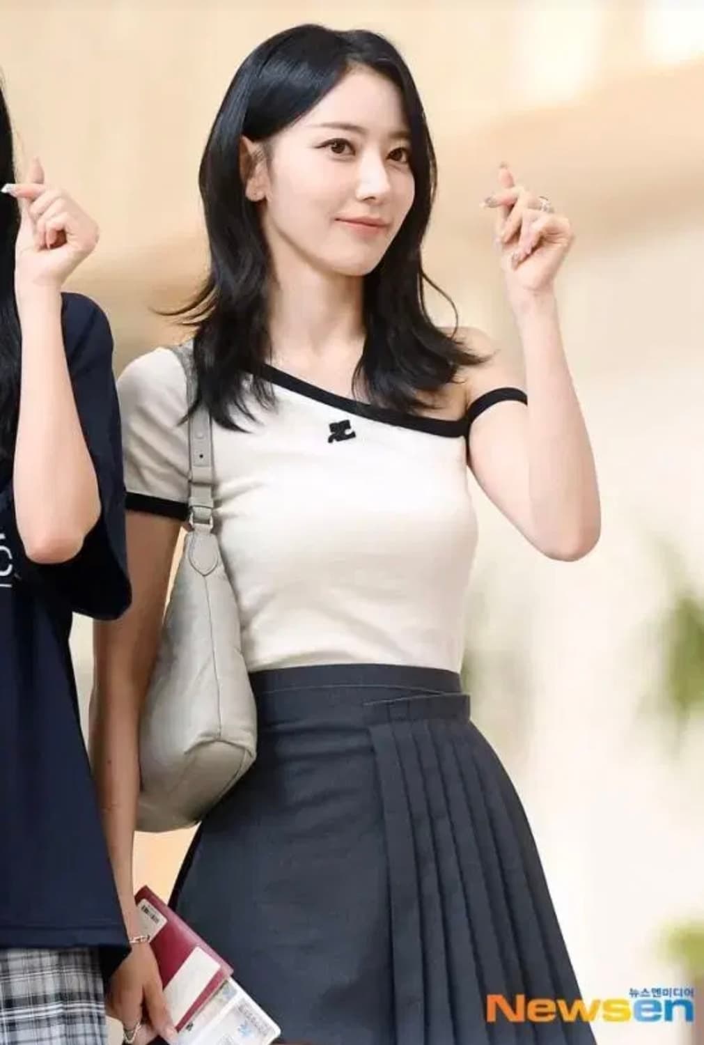 (s) 꾸레쥬 콘트라스트 원숄더 반팔 상품이미지5