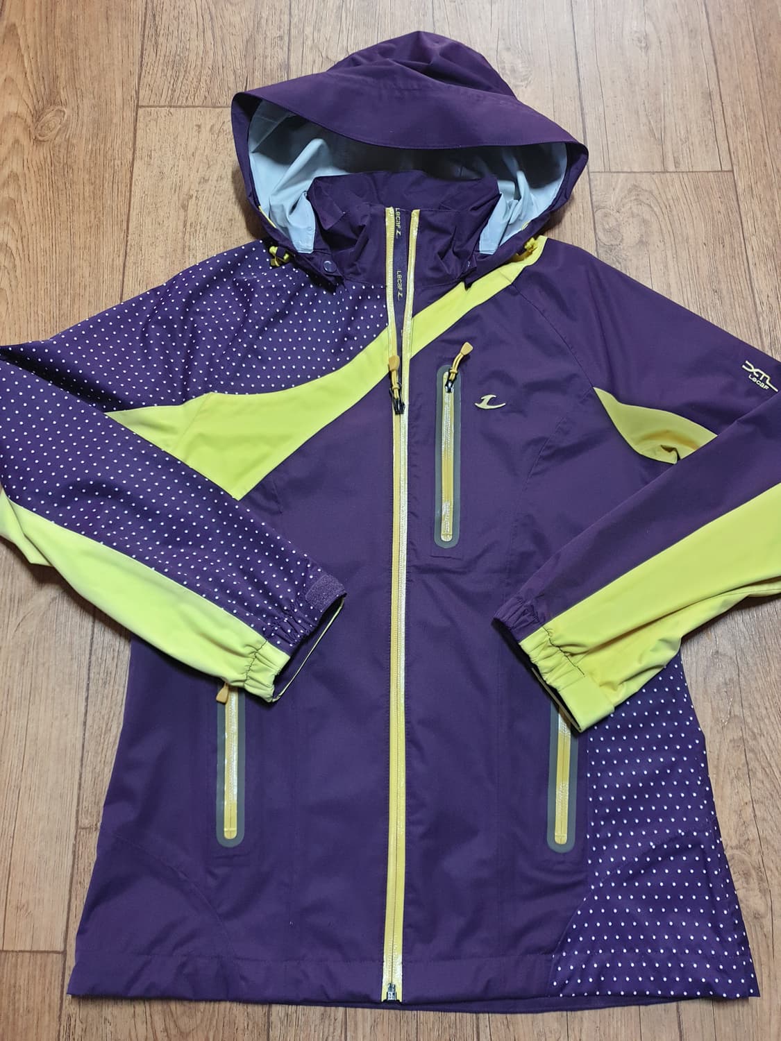 1068 르까프 아웃도어 바람막이 90~95 사이즈입니다 상품이미지2