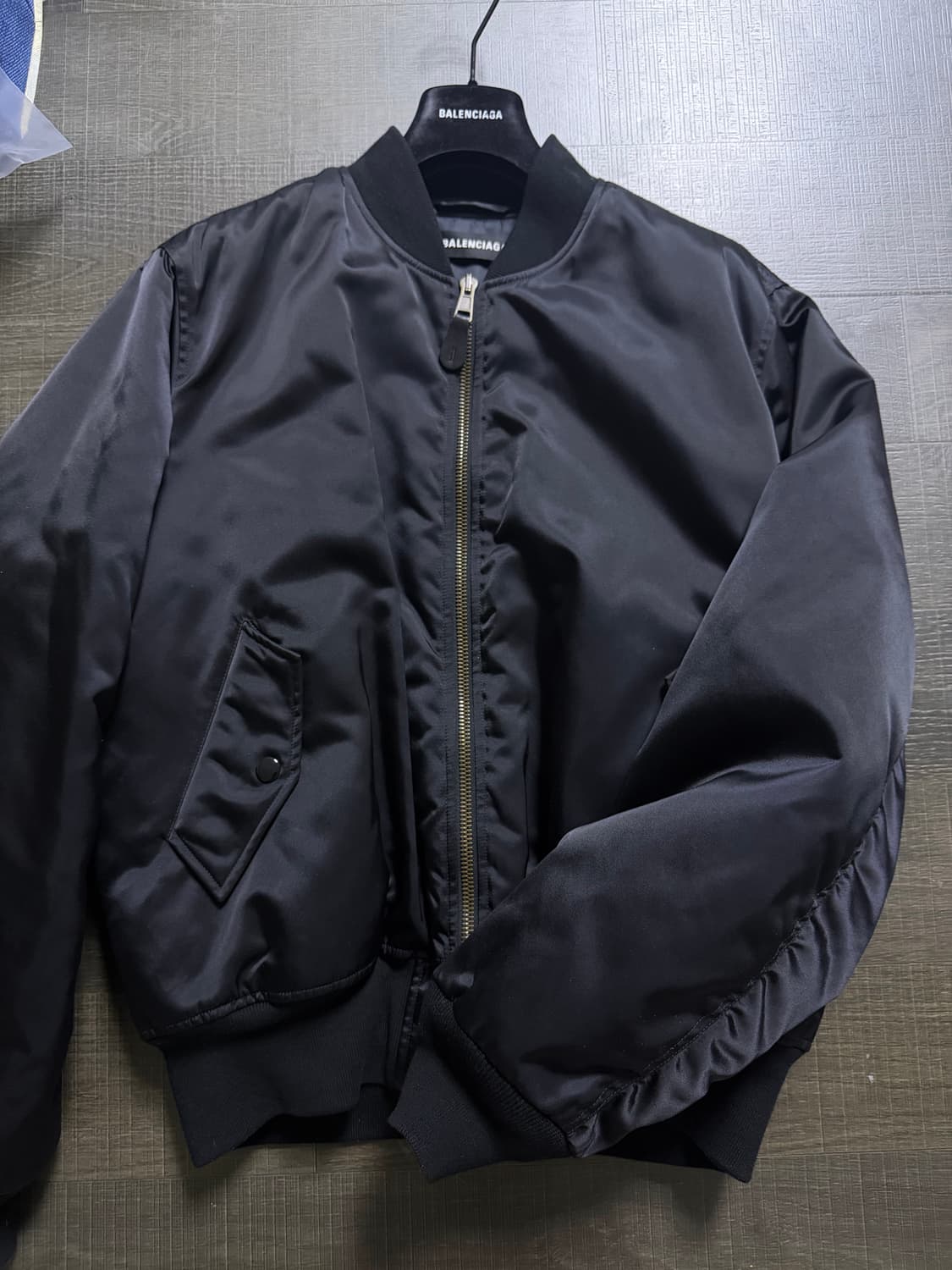 발렌시아가 웨이브로고 봄버 상품이미지5