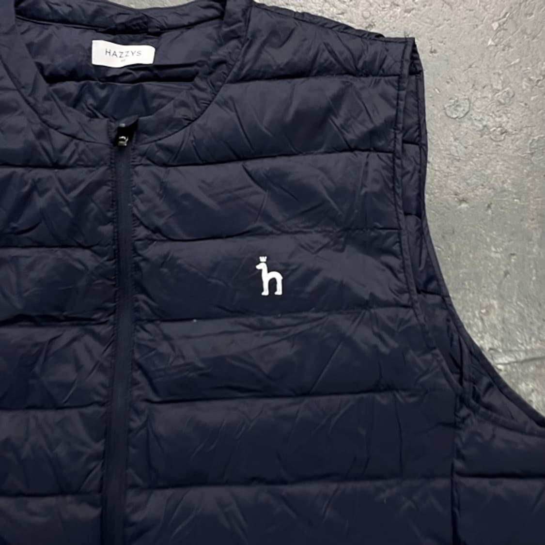 100 헤지스 조끼패딩 상품이미지2