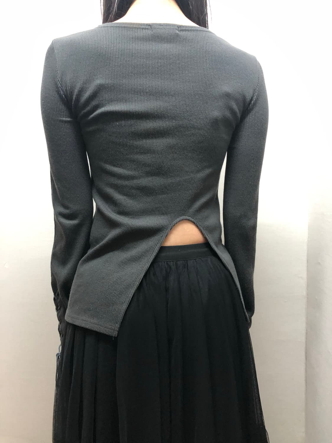 빈티지 그레이 컷아웃 아일렛 탑 상품이미지7