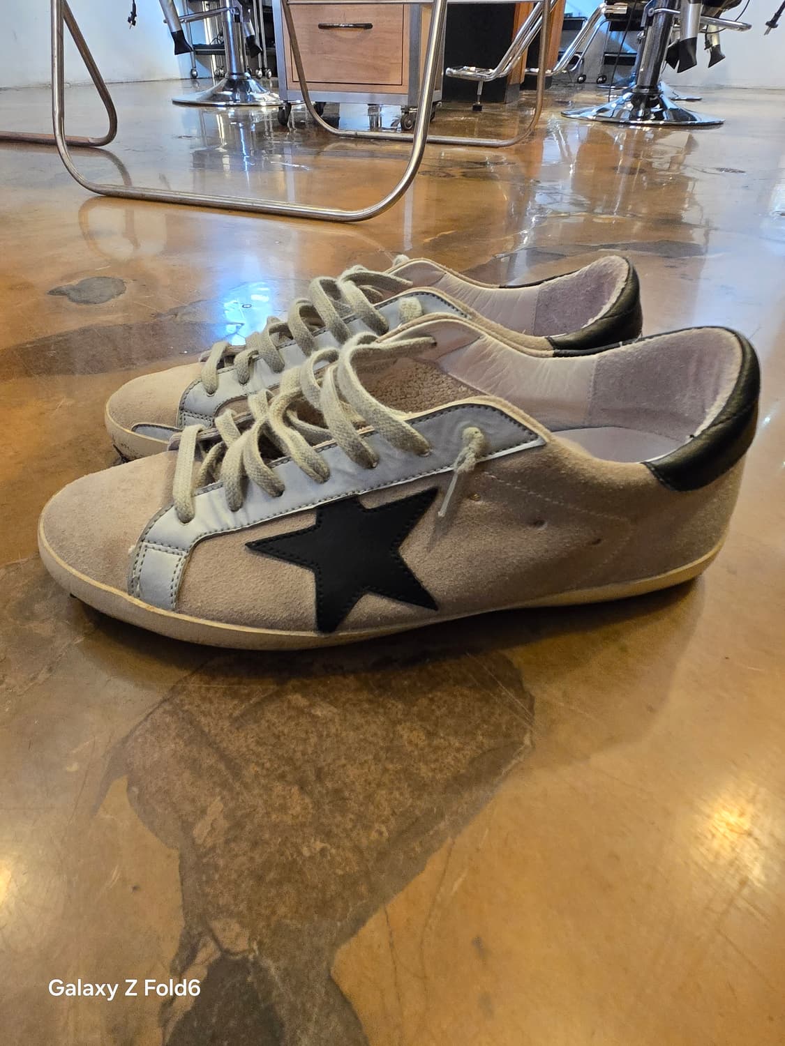 골든구스 슈퍼스타 스니커즈 41사이즈 팔아요  상품이미지1