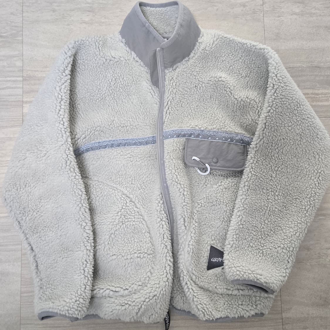 [M] 그라미치X앤드원더 JQ 테이프 플리스 자켓 라이트그레이 상품이미지1
