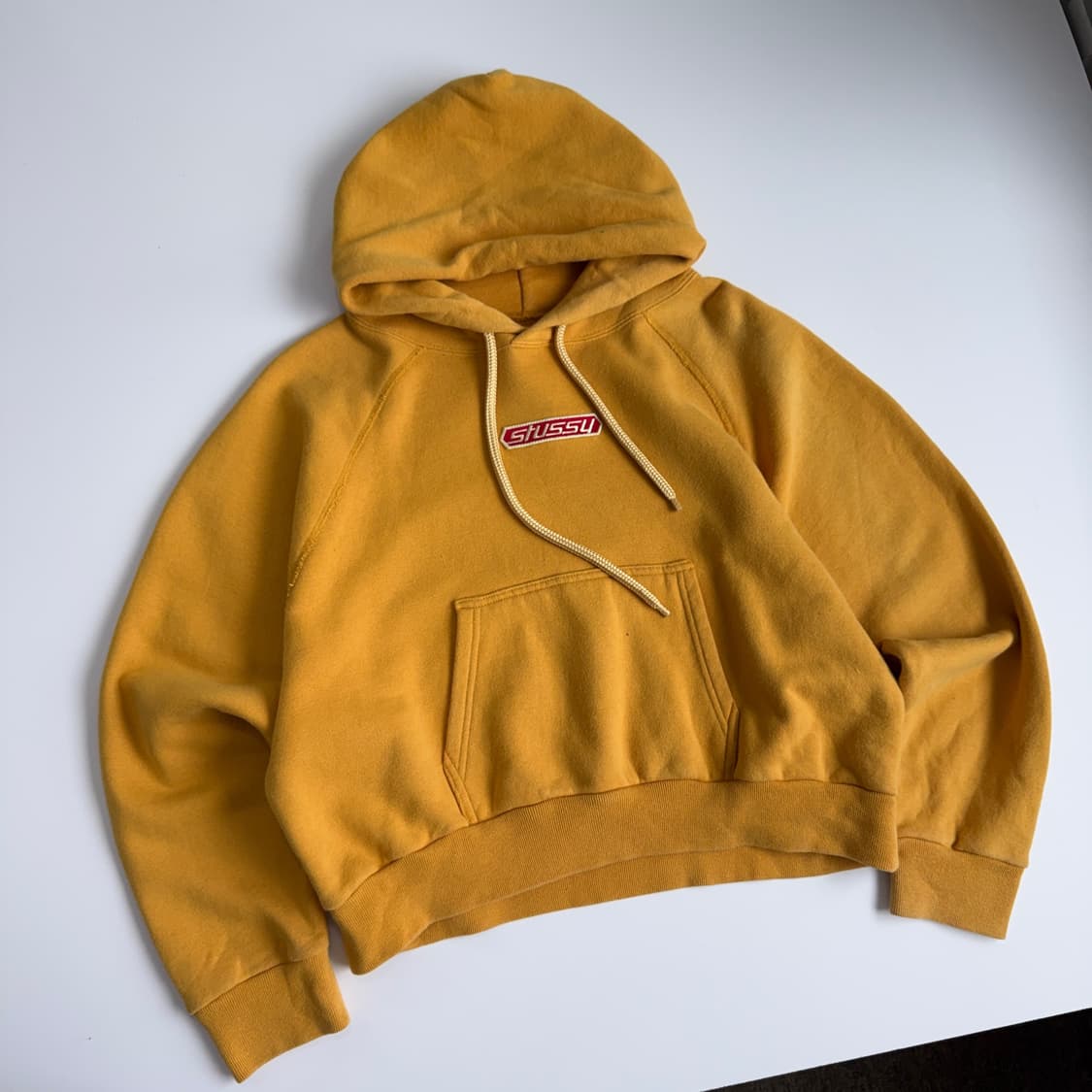 Stussy  스투시 자수 머스타드 크롭 후드티  상품이미지1