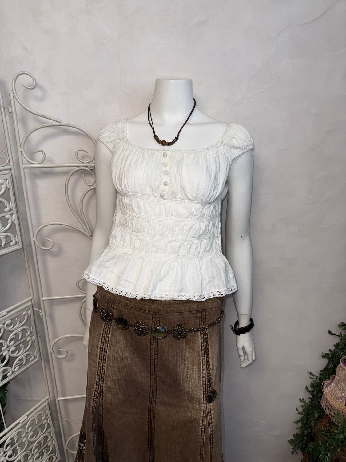 White cotton lace banding offshoulder bl 상품이미지5