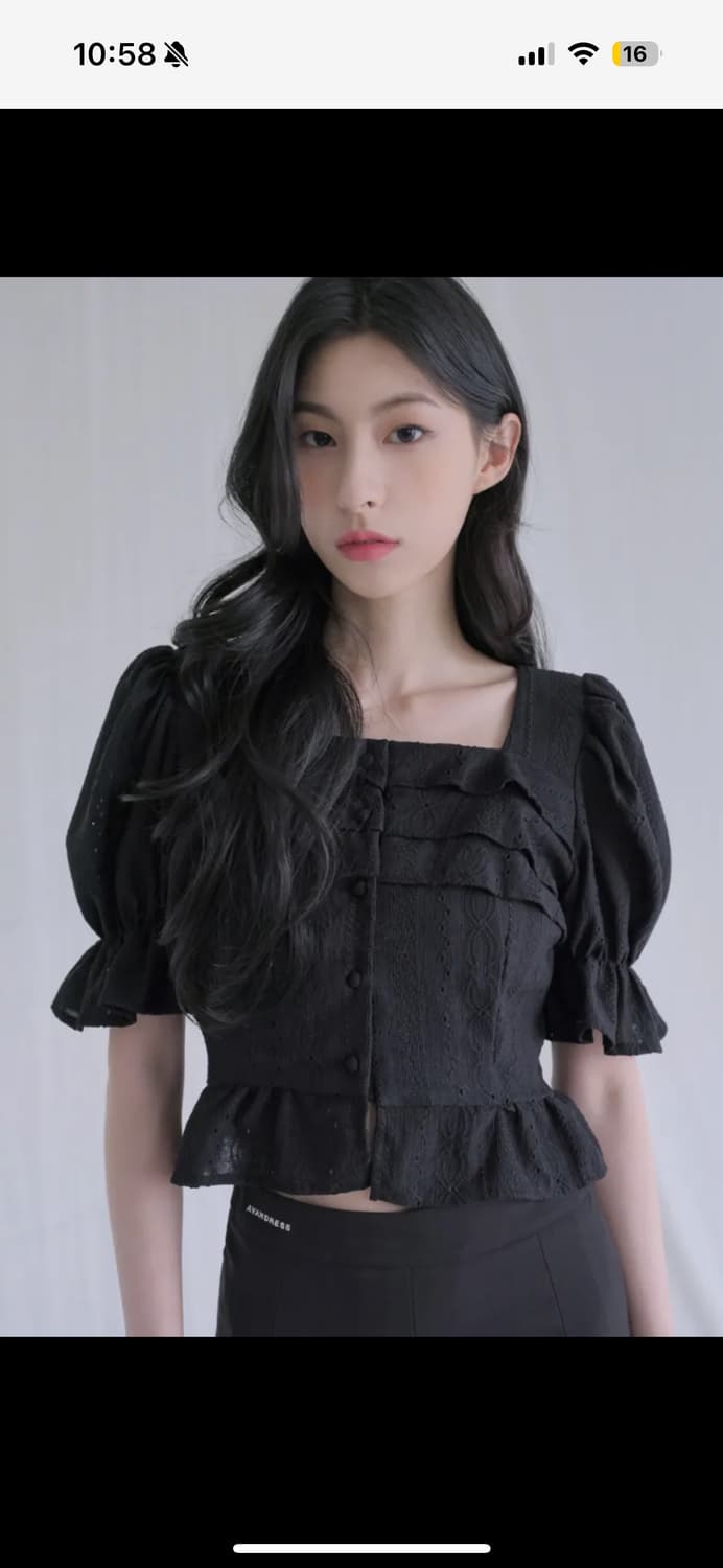 어반드레스 펀칭 프릴 블라우스 상품이미지1