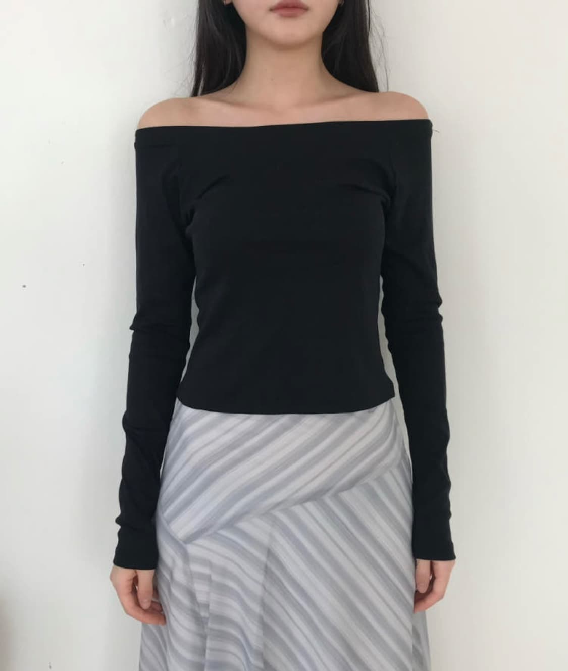 Yue project 오프 슬리프 티 블랙 상품이미지1