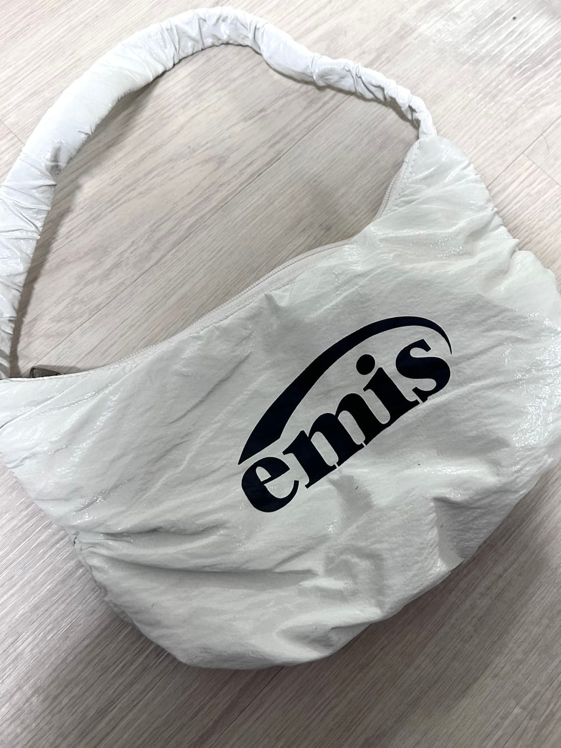 이미스 글로시 셔링 호보백 화이트 판매합니 상품이미지1