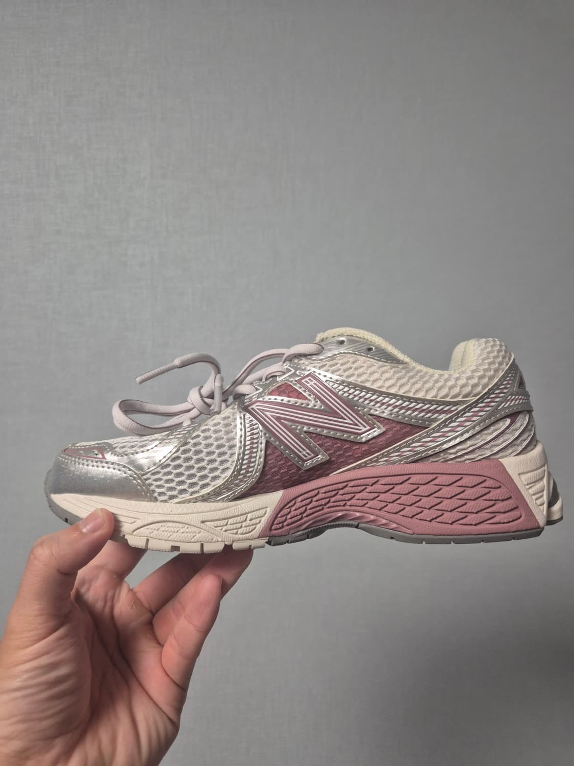 [새상품/230] 뉴발란스 860v2 로즈우드 메탈릭 실버 상품이미지3