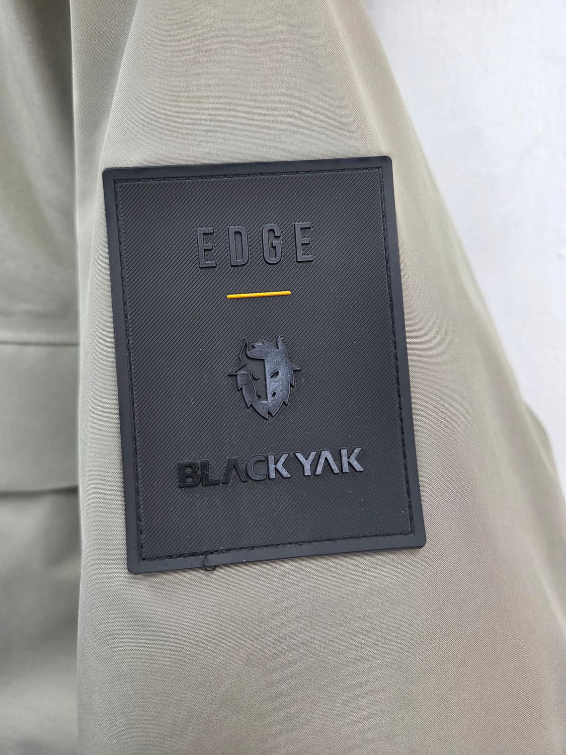 105 블랙야크 고어텍스 구스패딩 점퍼 카키 상품이미지3