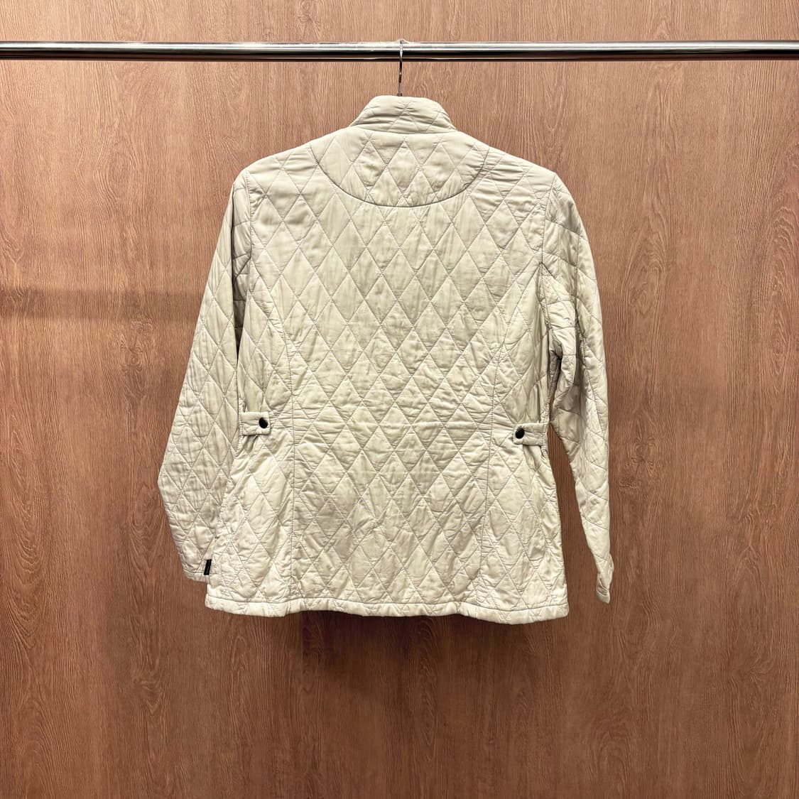 바버 경량 퀄팅 자켓 스냅 버튼 플랩 포켓 디테일 아이보리 상품이미지3