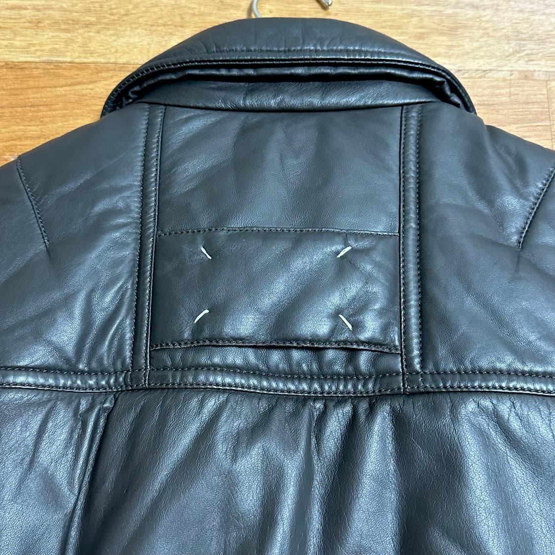 [48]마르지엘라 16FW 스티치 레더 봄버 자켓 상품이미지3