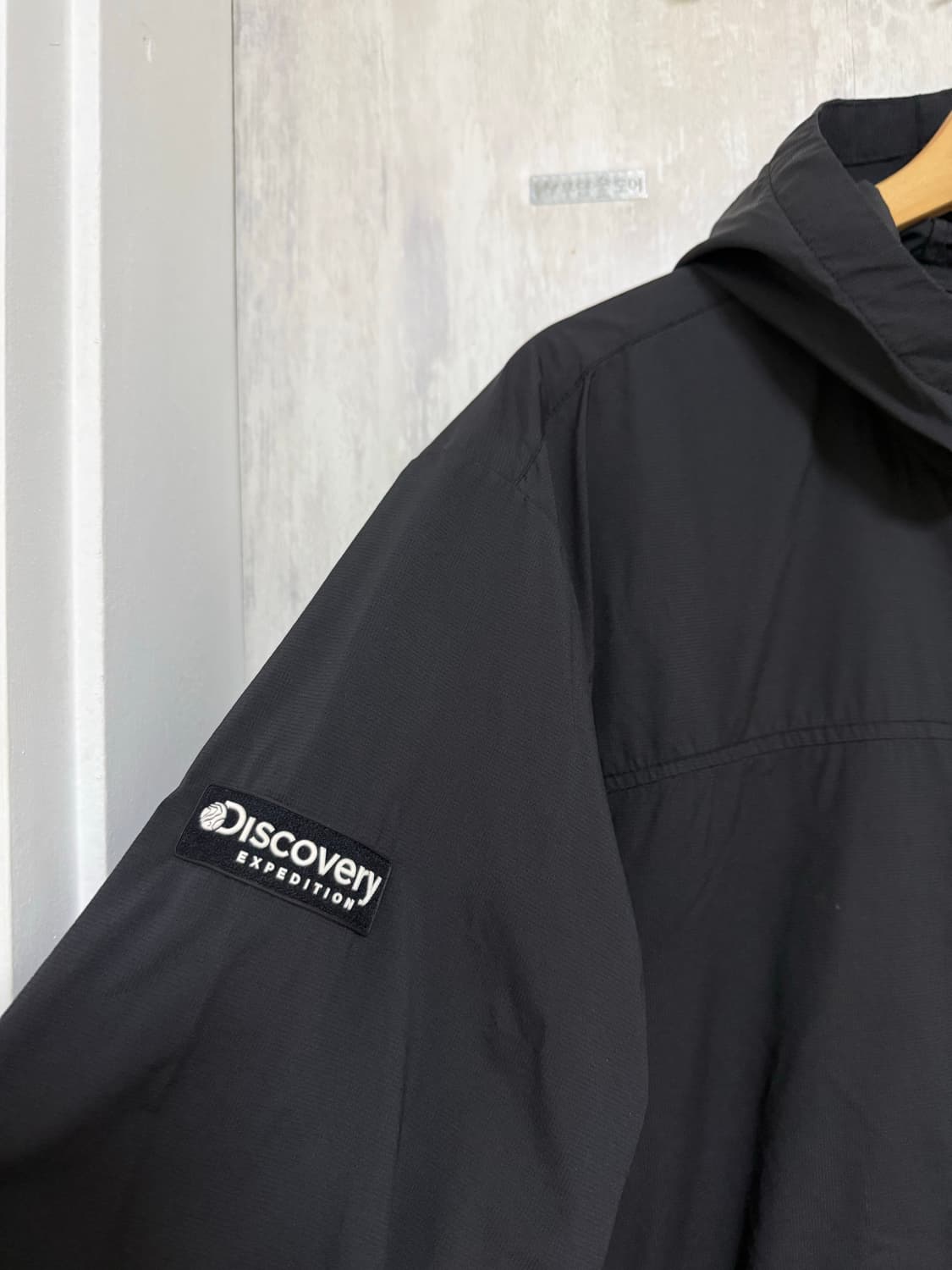 남성 105 / 디스커버리 경량 바람막이 블랙 상품이미지3