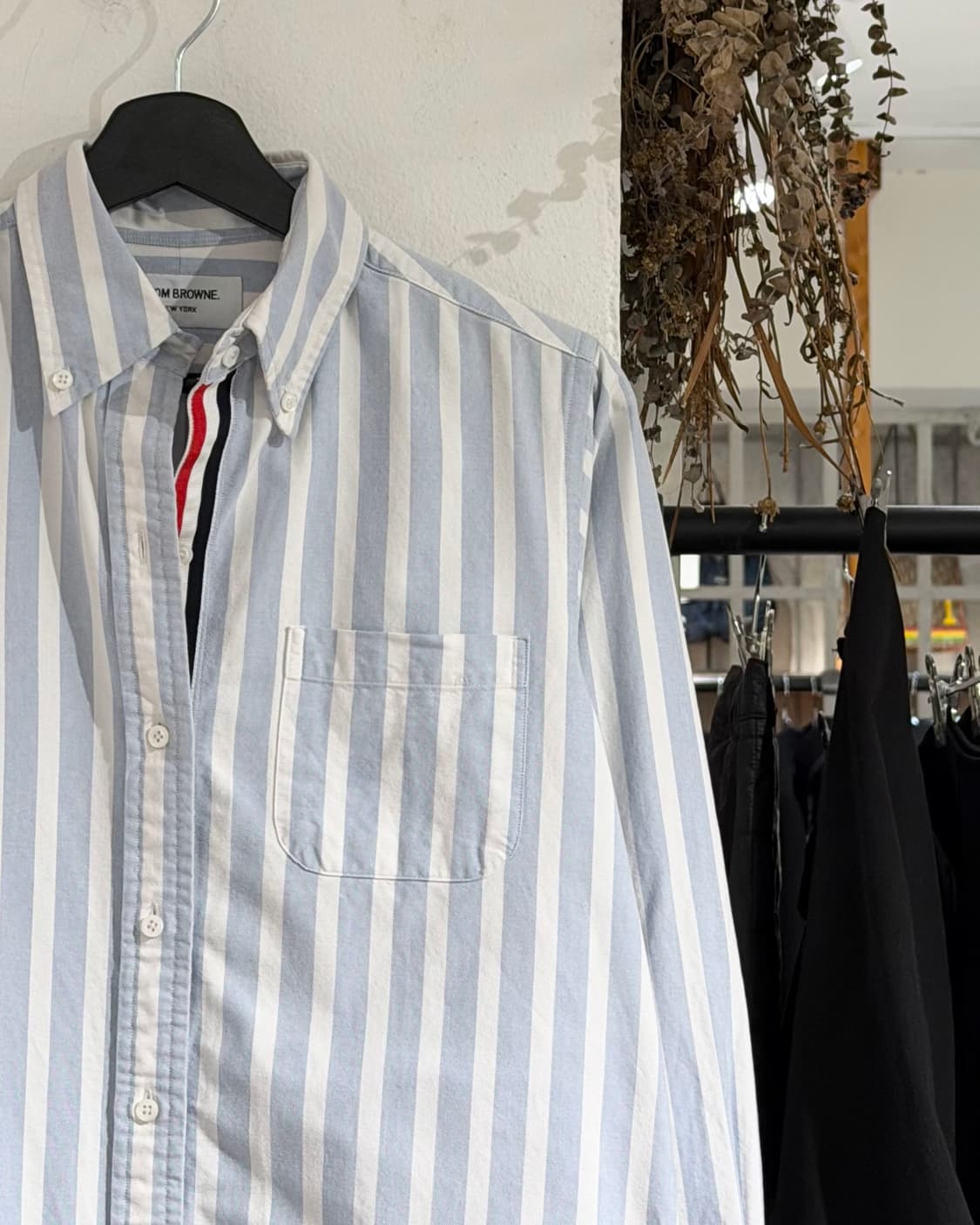 톰브라운 라이트블루 스트라이프 버튼업 포켓 셔츠 상품이미지3