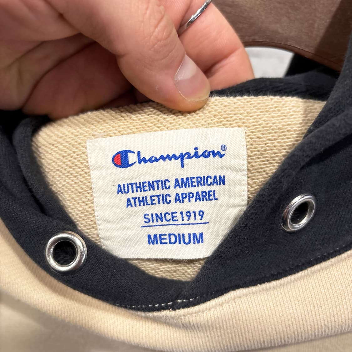 챔피온 컬러블럭 후드티 스몰로고 디테일 크림/브라운 10% 할인 상품이미지7