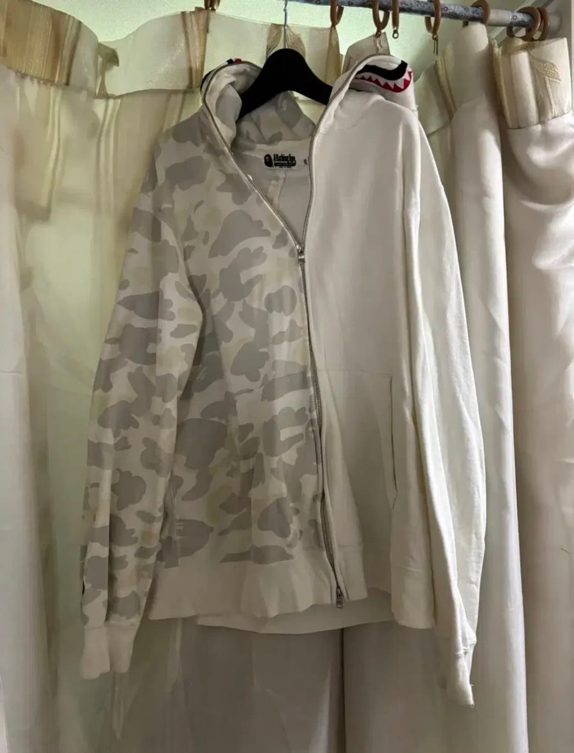 베이프 백계 샤크후드 상품이미지1