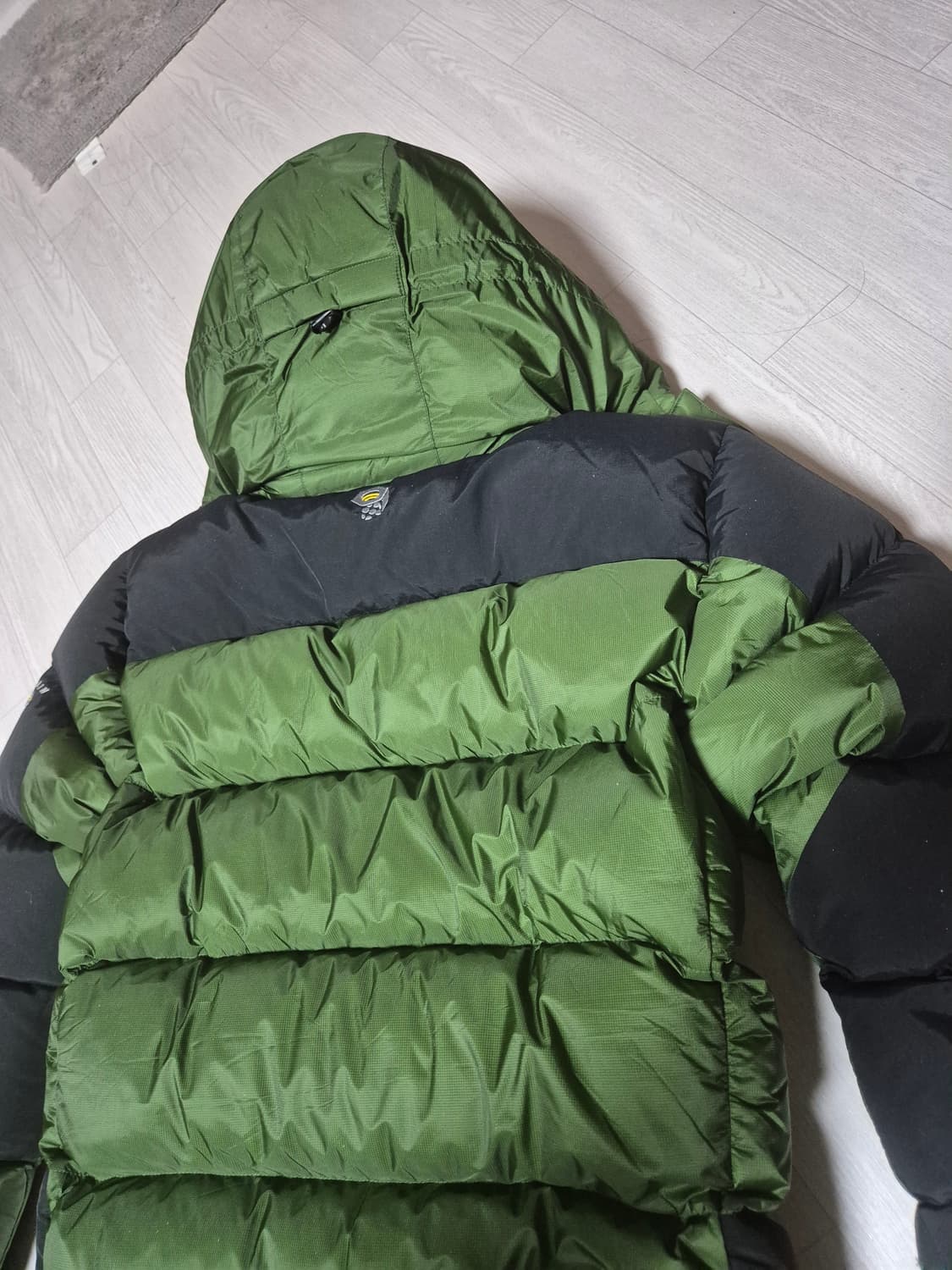 마운틴하드웨어 필파워800구스다운 카키그린 M 사이즈 세상품 상품이미지3