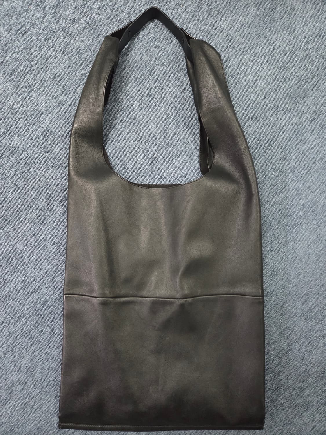 Cos 슬라우치 가죽 토트백 상품이미지2