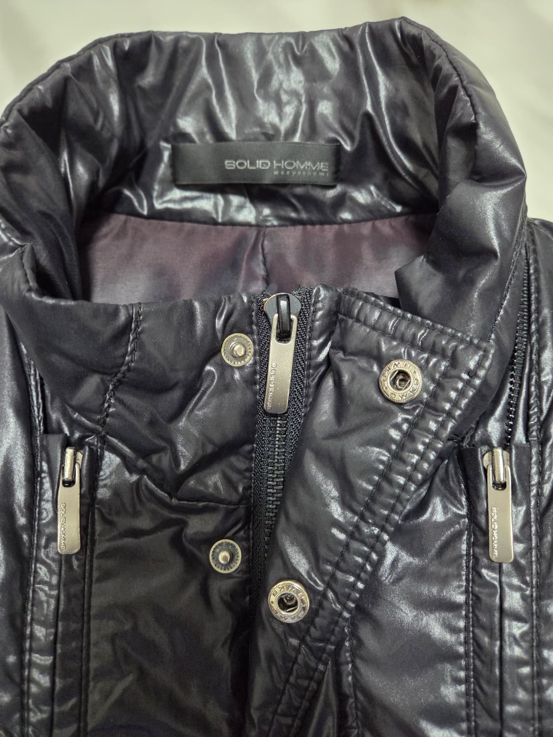 솔리드옴므 유광 지퍼디테일 다운패딩 상품이미지6