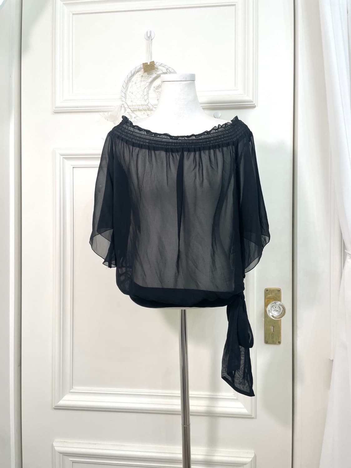black chiffon side bow off-shoulder blou 상품이미지1